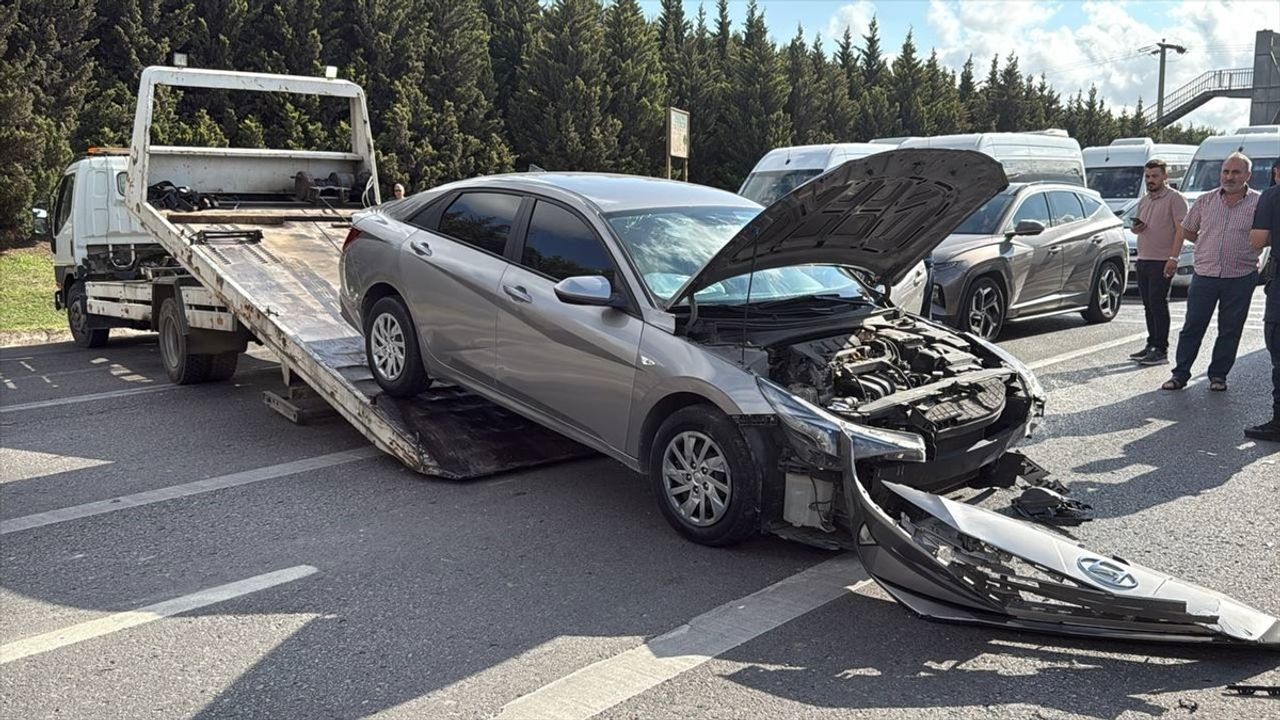 Kocaeli D-100 Kara Yolunda Zincirleme Kaza: 1 Yaralı