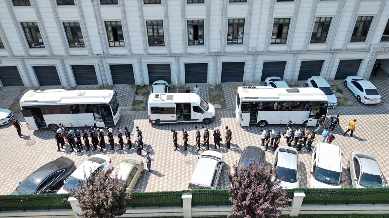 Kocaeli'de Kavga Olayında 14 Zanlı Tutuklandı