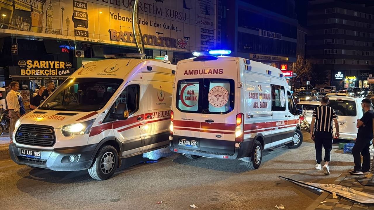 Kocaeli'de Kiracı ve Dükkan Sahipleri Arasında Bıçaklı Kavga: 2 Yaralı