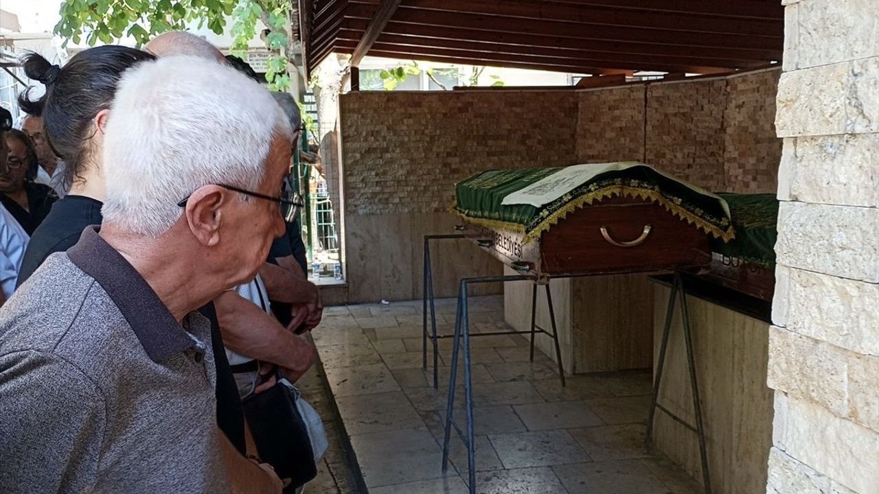 Kocaeli'de Silahlı Saldırıda Hayatını Kaybeden Baba ve Oğlu Defnedildi