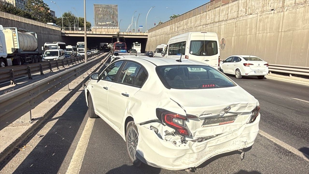 Kocaeli'de Zincirleme Trafik Kazası, Ulaşımı Aksattı
