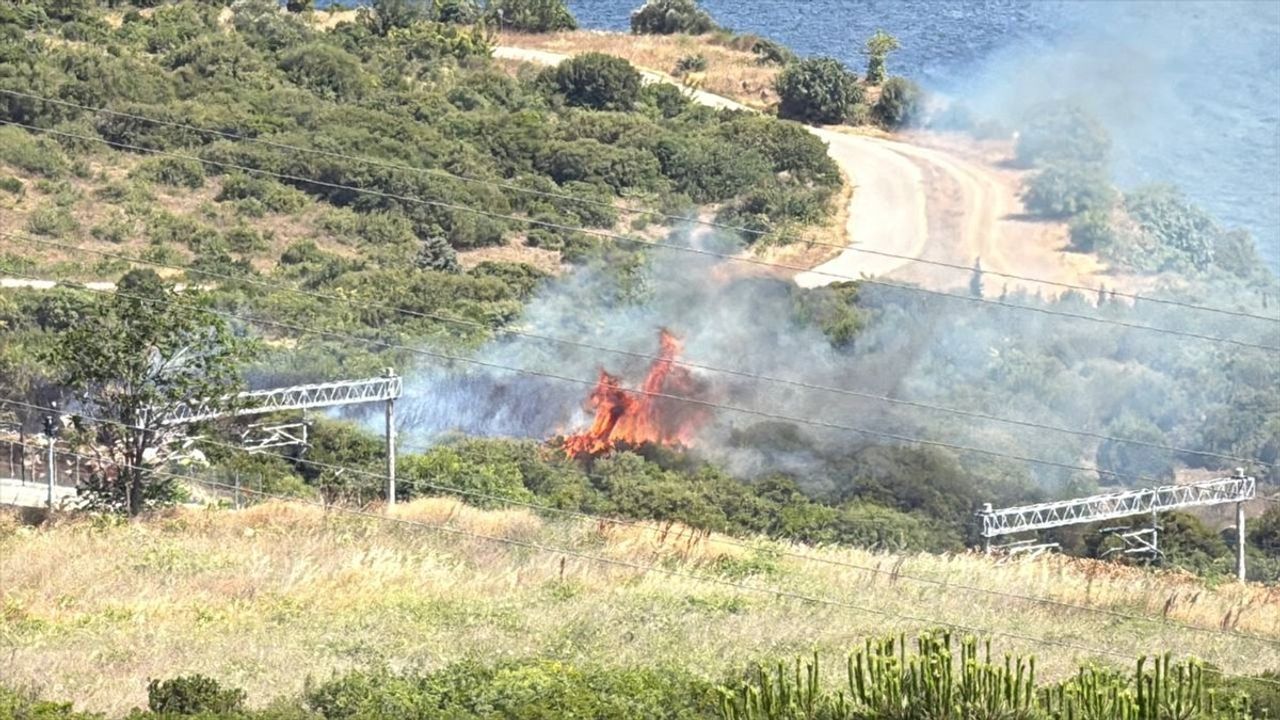 Kocaeli'nin Gebze İlçesinde Yangın Kontrol Altına Alındı