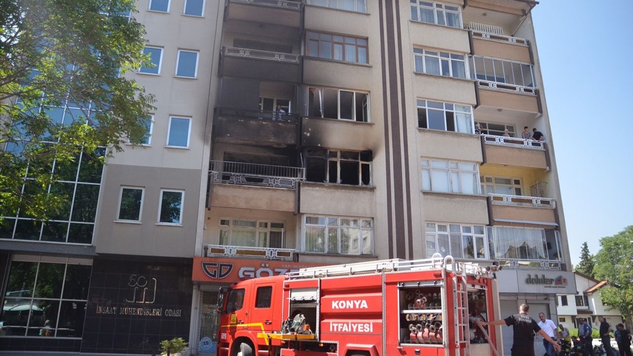 Konya'da Apartman Yangınında 5 Kişi Dumandan Etkilendi