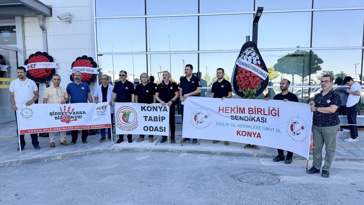 Konya'da Dr. Ekrem Karakaya, Hayatını Kaybettiği Saldırının Yıl Dönümünde Anıldı