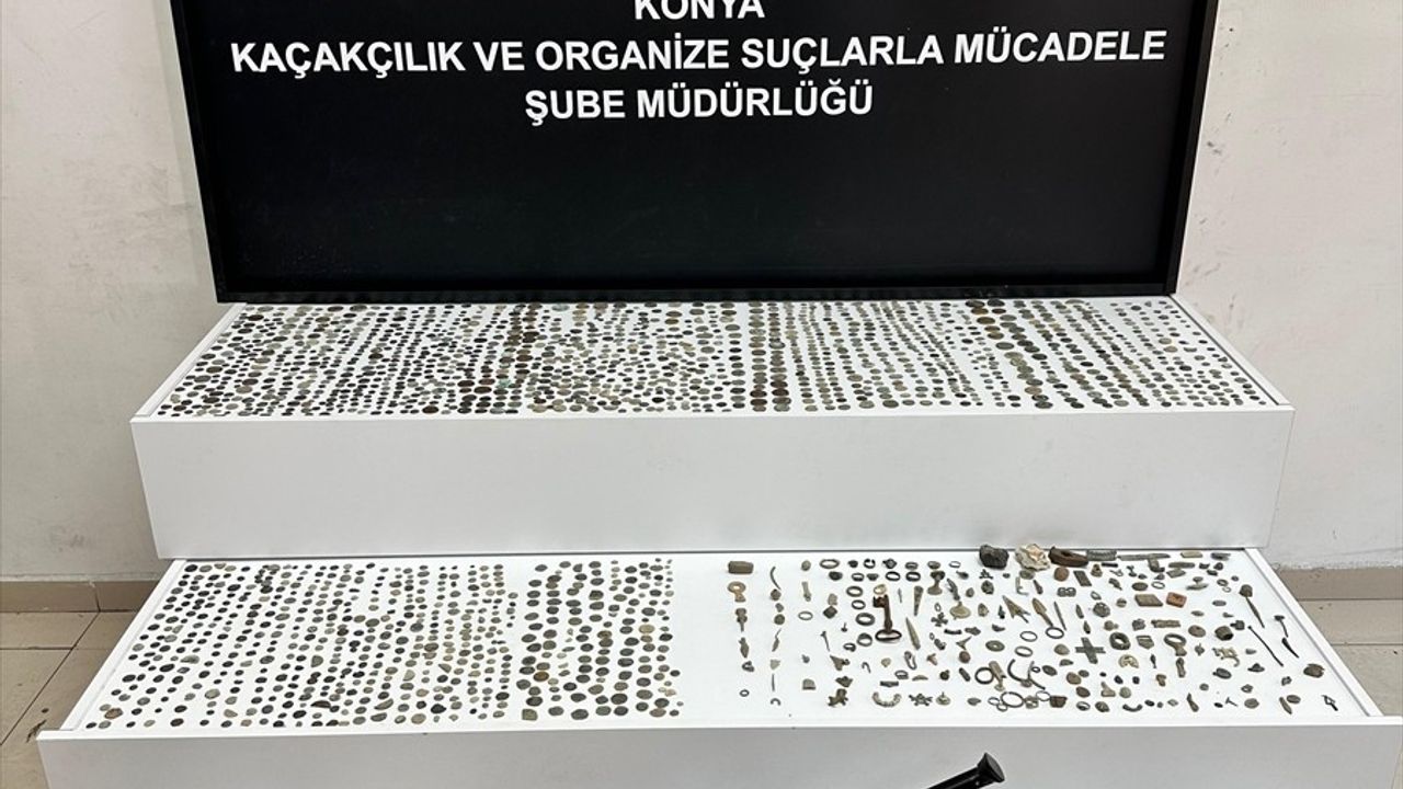 Konya'da Tarihi Eser Kaçakçılığı Operasyonu: 2 Bin 108 Parça Eser Ele Geçirildi