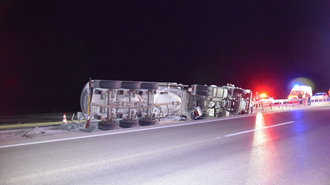 Konya'da Tır Geri Devrilmesi: Sürücü Hayatını Kaybetti