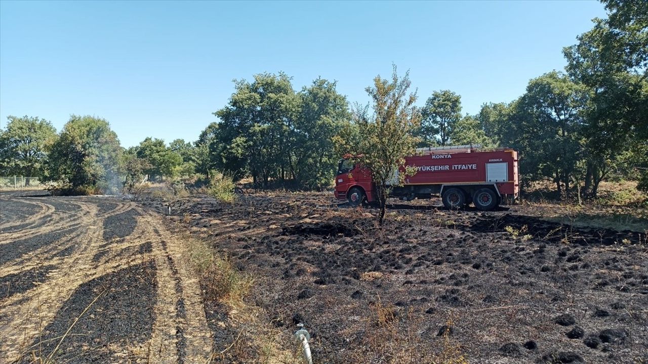 Konya'nın Beyşehir İlçesinde Arpa Ekili Alanda Yangın Çıktı