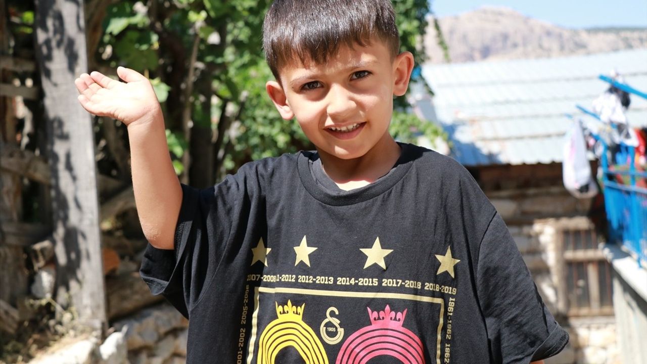 Konyalı Gazilere Galatasaraylı Çocuk İçin Tişört Sürprizi