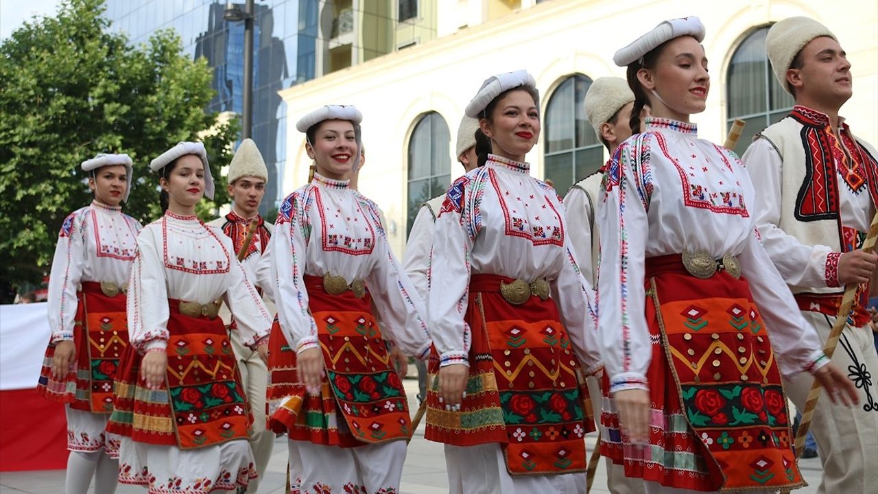 Kosova'da 4. Uluslararası New Born Dans Festivali Kortej Yürüyüşü ile Renkleniyor
