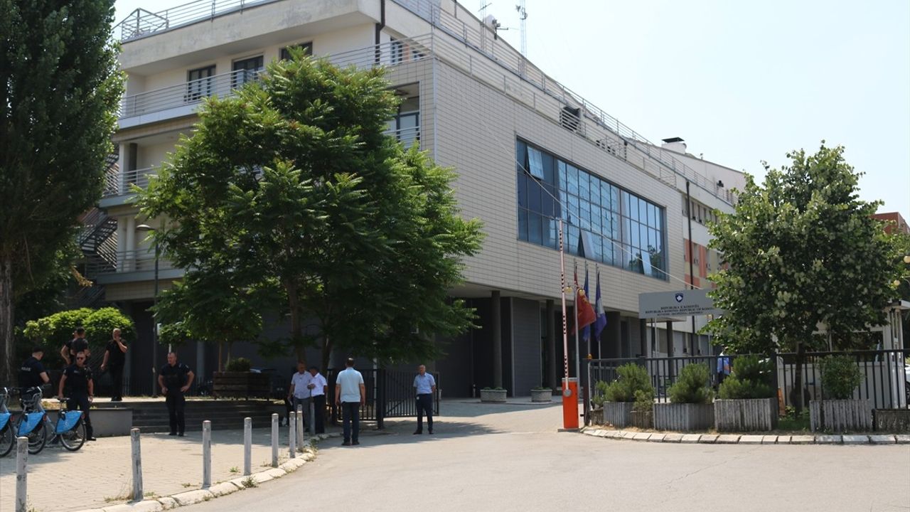 Kosova Meclisi Bomba İhbarı Nedeniyle Tahliye Edildi