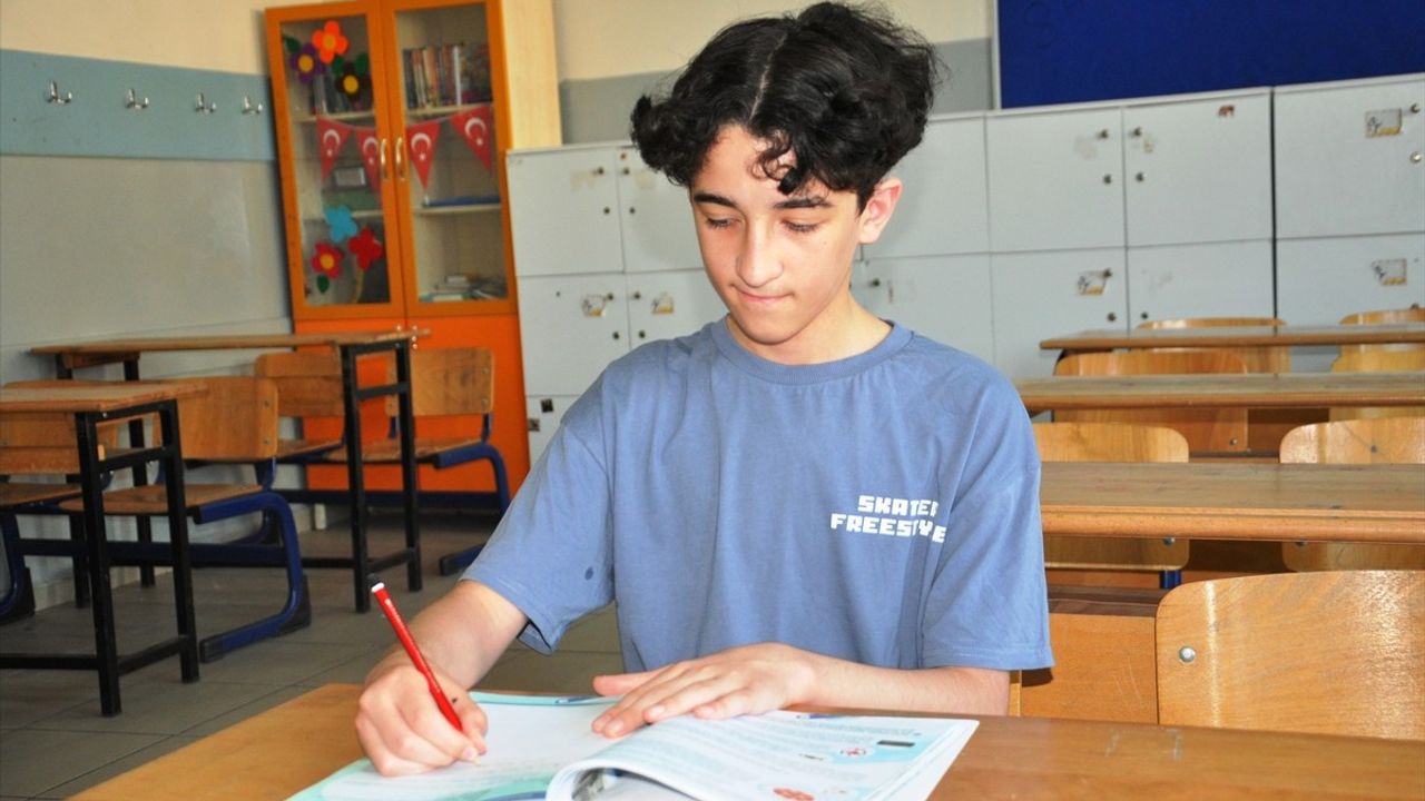 Kütahya'da LGS'den Tam Puan Alan Münir Salihoğlu, Doktor Olmayı Hedefliyor