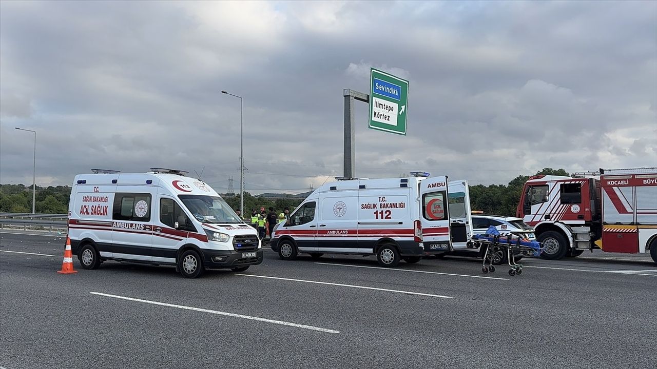 Kuzey Marmara Otoyolu'nda Trafik Kazası: Anne Hayatını Kaybetti, Aile Üyeleri Yaralı