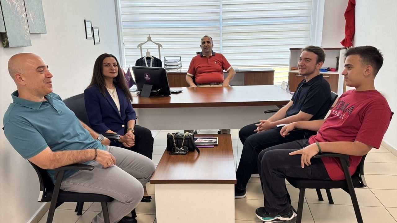 LGS'de Tam Puan Alan Eray Kaan Acar, Ağabeyiyle Gururlandırdı