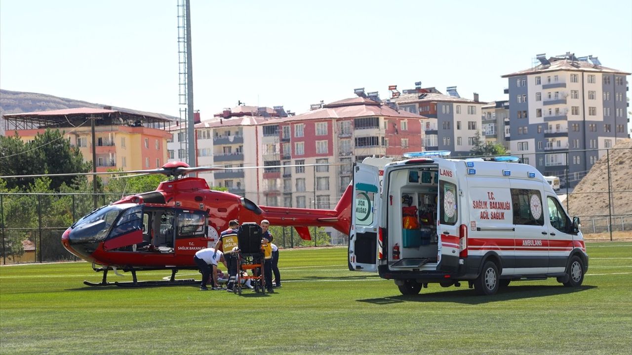 Malatya'da Ambulans Helikopter Kalp Krizi Geçiren Hastaya Ulaşmak için Havalandı