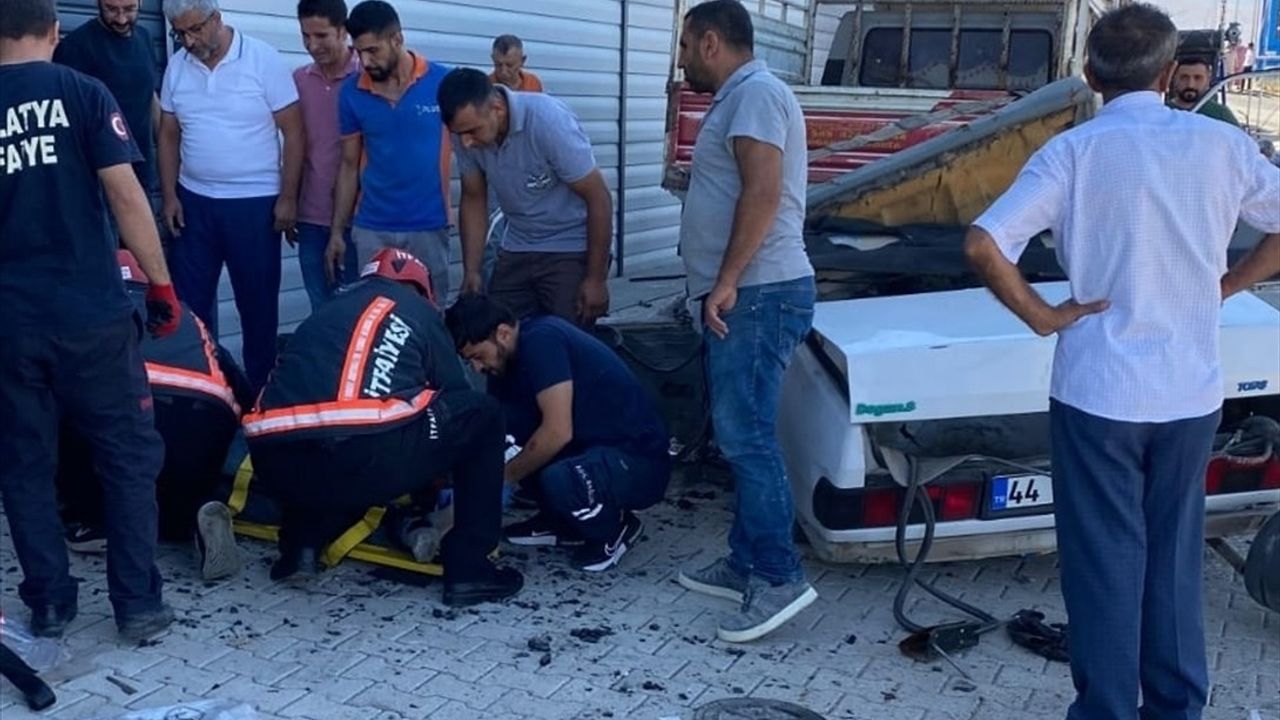 Malatya Yeşilyurt'ta Trafik Kazası: 1 Kişi Hayatını Kaybetti, 1 Kişi Yaralandı