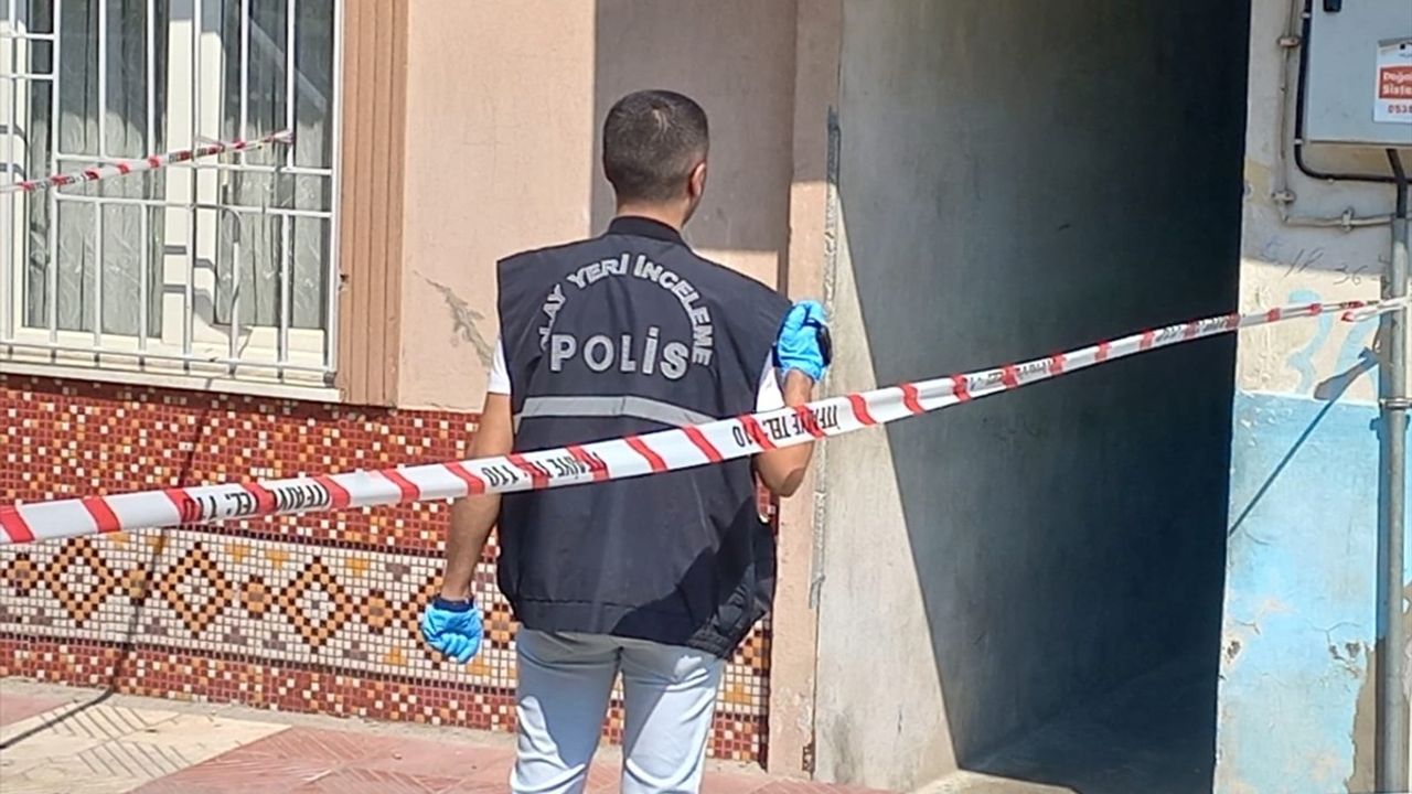 Manisa'da 17 Yaşındaki Genç Kadın Evinde Ölü Bulundu
