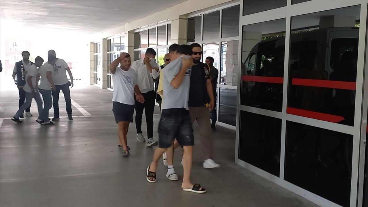 Manisa'da Savcı ve Polis Kılığında Dolandırıcılık Yapan 5 Kişi Tutuklandı