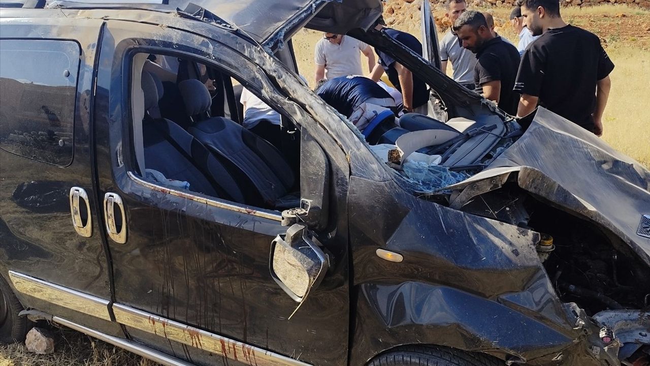 Mardin Dargeçit'te Hafif Ticari Araç Devrildi, 4 Kişi Yaralandı