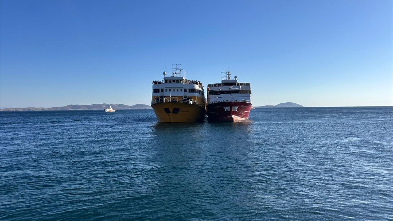 Marmara Adası Açıklarında Feribotun Makine Dairesinde Yangın Çıktı
