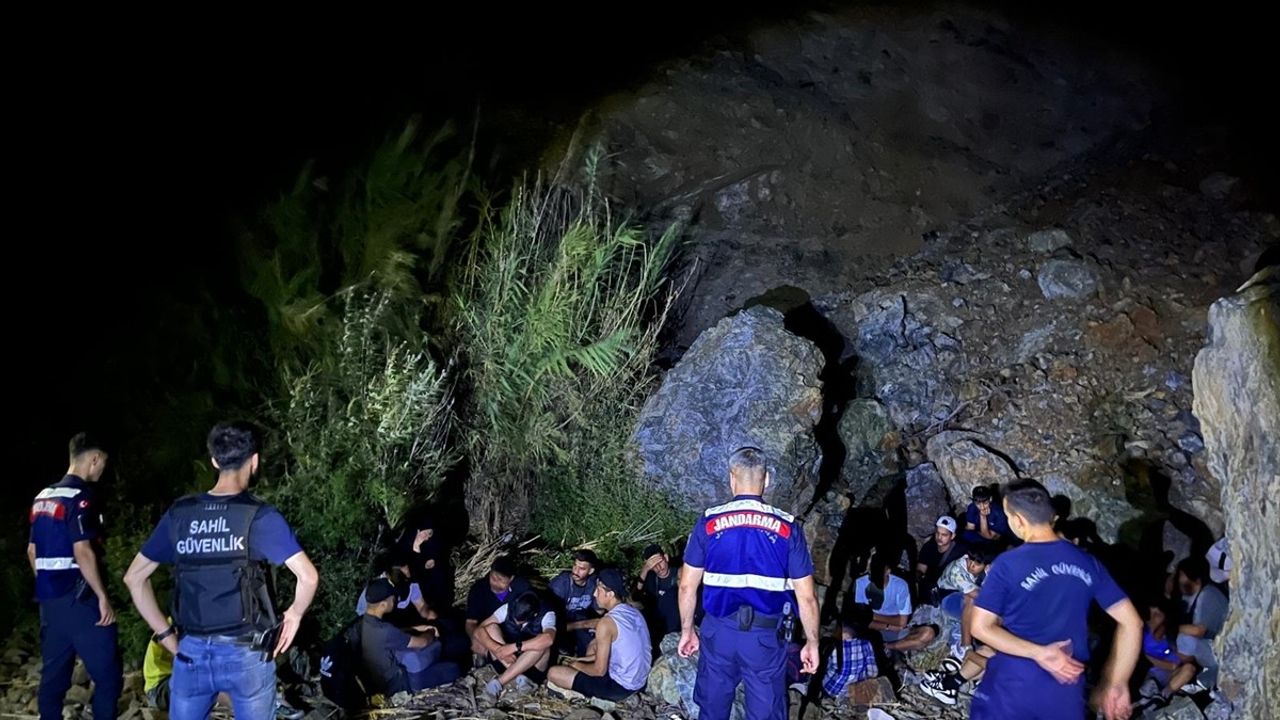 Marmaris'te 27 Düzensiz Göçmen Yakalandı, Üç Şüpheli Gözaltına Alındı
