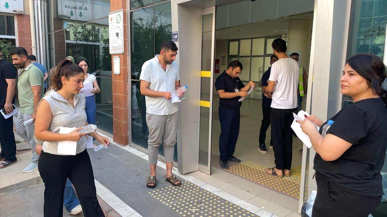 MEB Akademi Giriş Sınavı'nın İlk Oturumu Başladı