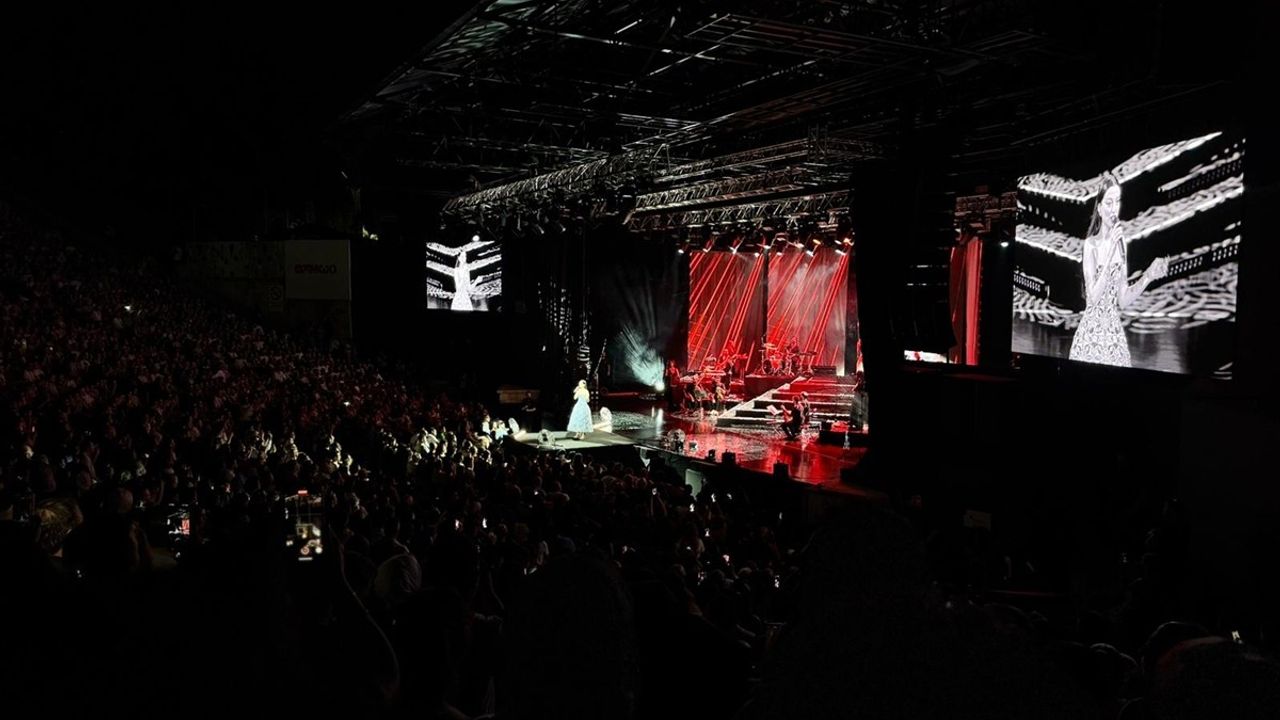 Melike Şahin Harbiye'de İki Günlük Konser Verdi