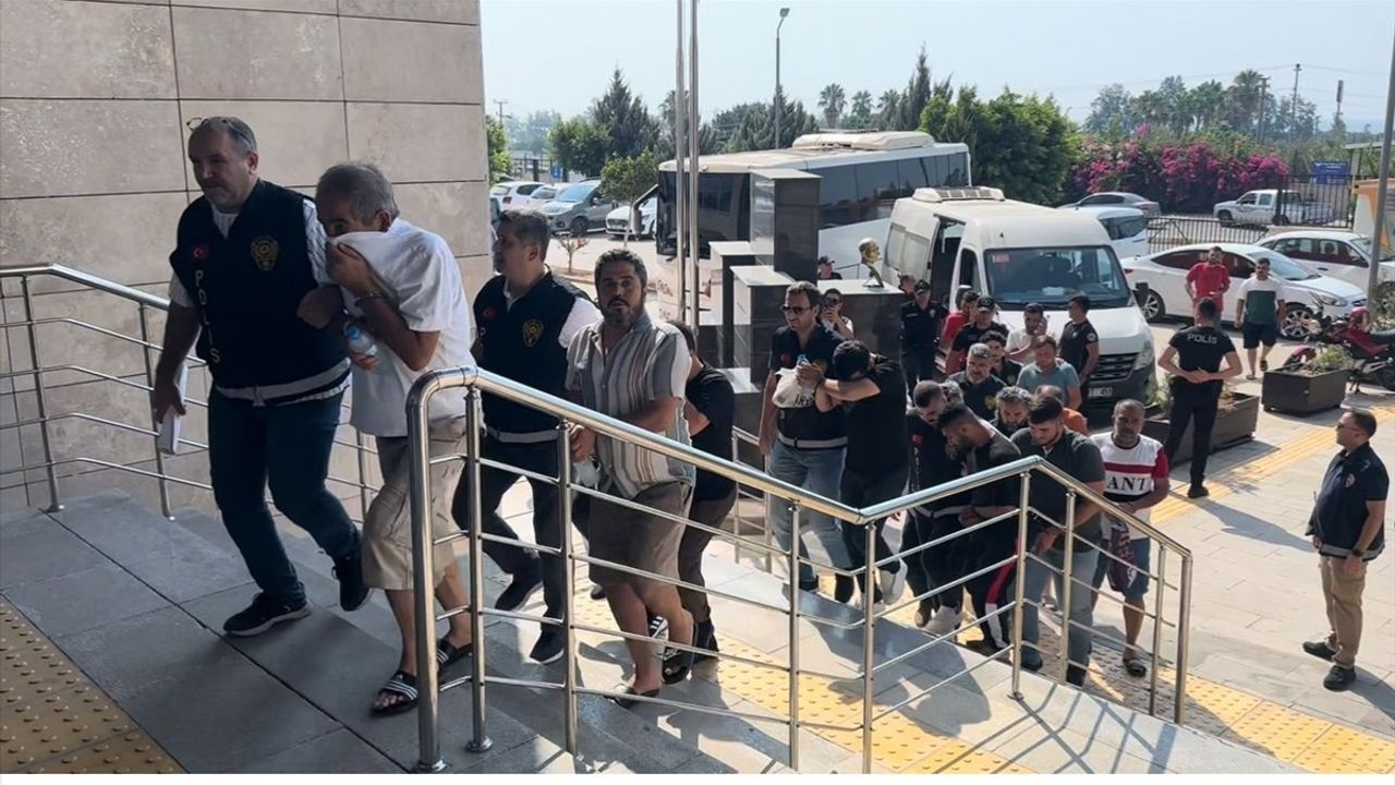 Mersin'de Fuhuş Operasyonunda 19 Zanlı Tutuklandı