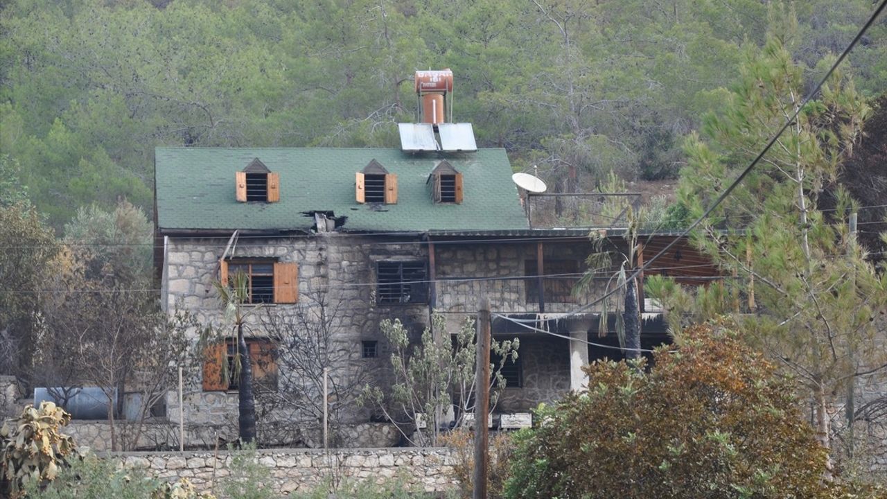 Mersin Silifke'deki Orman Yangınına Müdahale Devam Ediyor