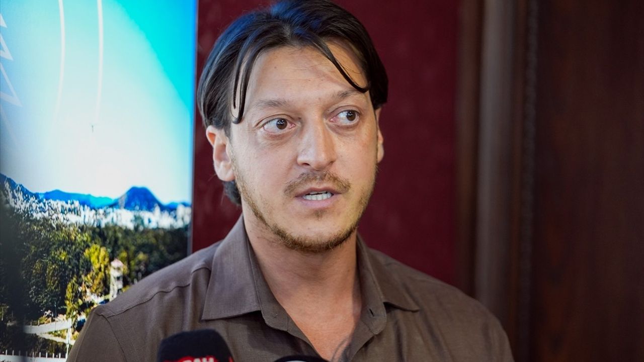 Mesut Özil, Ümraniye'de Futbol Akademisi Kuruyor