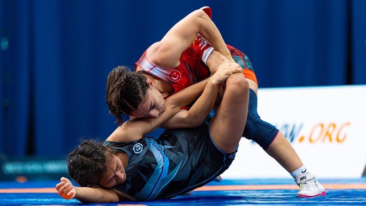 Milli Güreşçiler Macaristan'dan Altın ve Bronz Madalya ile Döndü