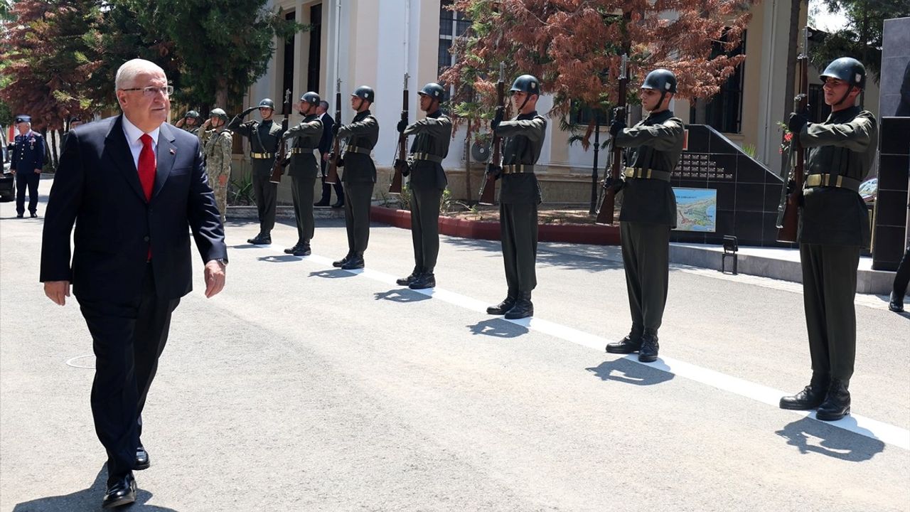 Milli Savunma Bakanı Güler, KKTC'de 28. Mekanize Piyade Tümen Komutanlığını Ziyaret Etti