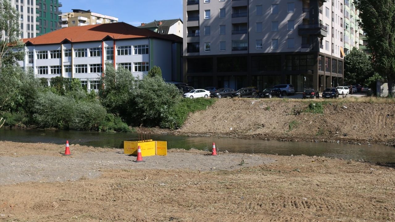 Mitroviça'da İbre Nehri Üzerine İki Yeni Köprünün Temeli Atıldı