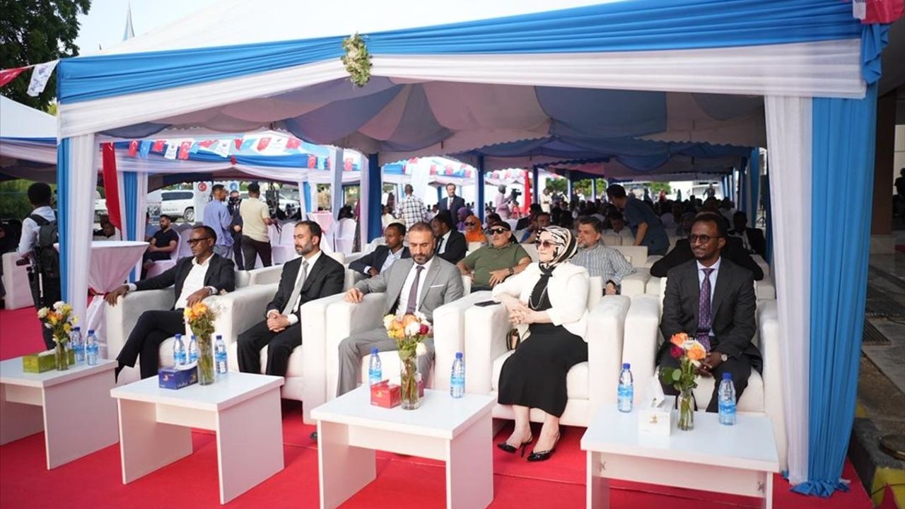 Mogadişu'da 172 Öğrenci Recep Tayyip Erdoğan Sağlık Bilimleri Fakültesinden Mezun Oldu