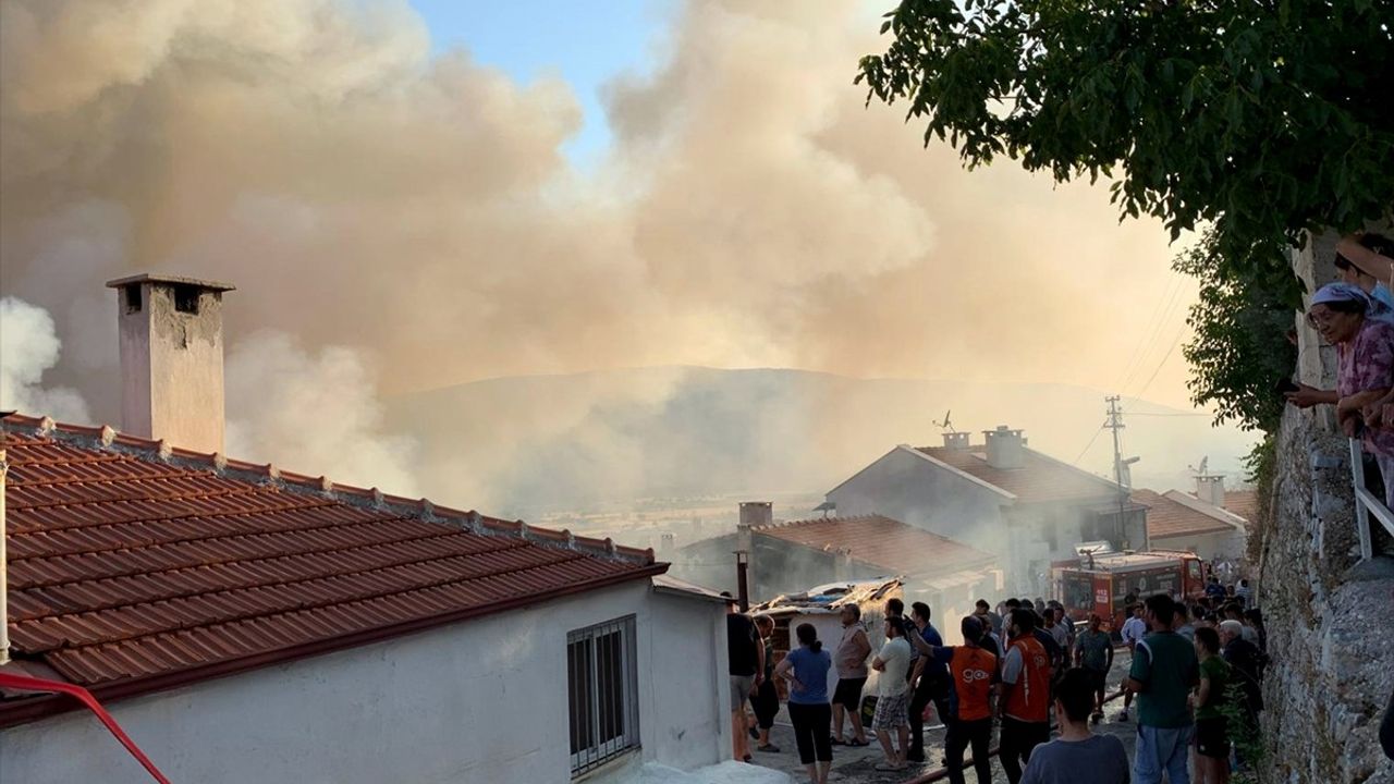Muğla'da Müstakil Evde Yangın: Ahşap Ev Kullanılamaz Hale Geldi