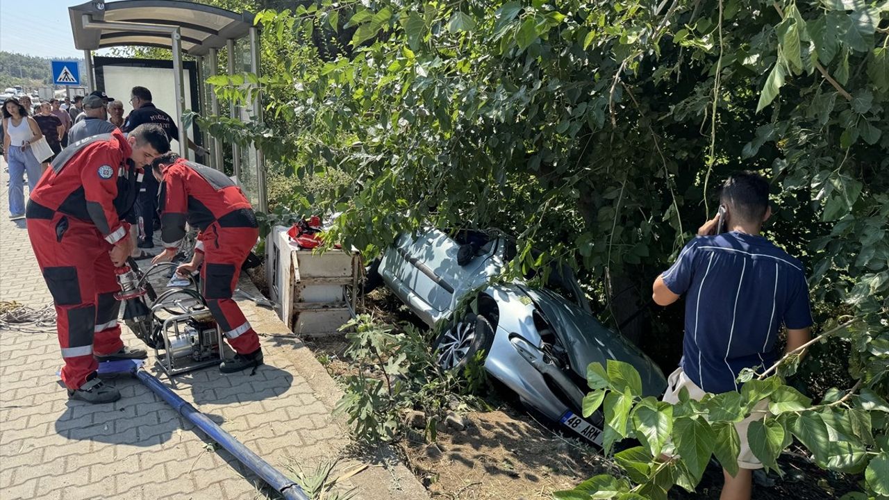 Muğla'da Şarampole Devrilen Otomobilde 2 Kişi Hayatını Kaybetti