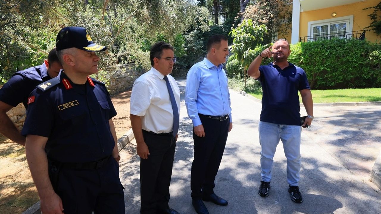 Muğla Valisi İdris Akbıyık, 15 Temmuz saldırısının izlerini inceledi