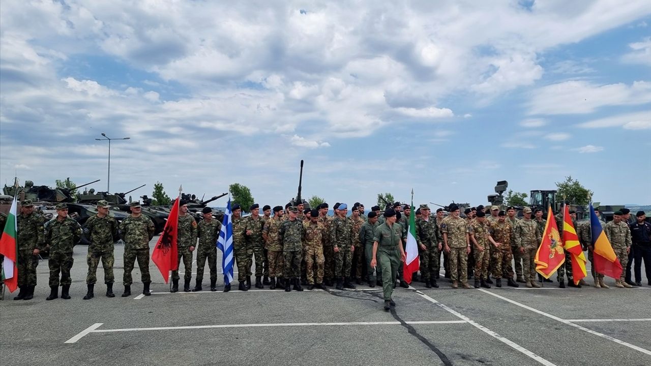 NATO Askeri Komitesi Başkanı Dragone, Bulgaristan'daki Çok Uluslu Muharebe Grubunu Ziyaret Etti