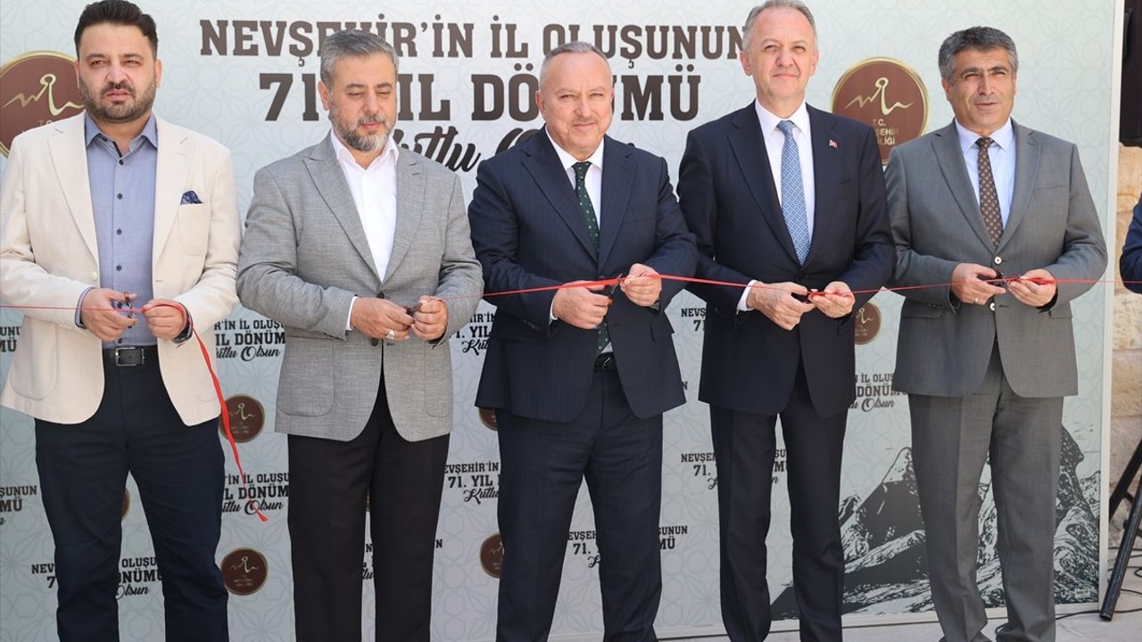 Nevşehir'in İli Oluluşunun 71. Yılı İçin Fotoğraf Sergisi Açıldı