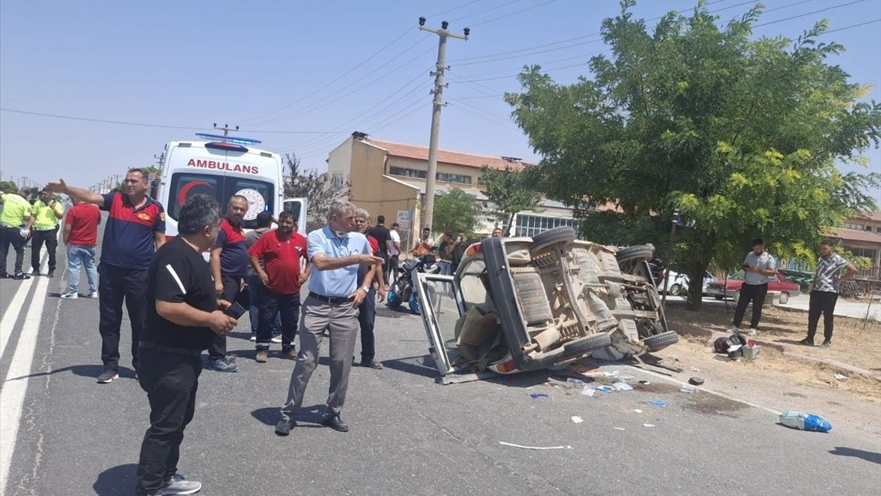 Nevşehir Kozaklı'da Otomobil ile Motosiklet Çarpıştı: 3 Yaralı