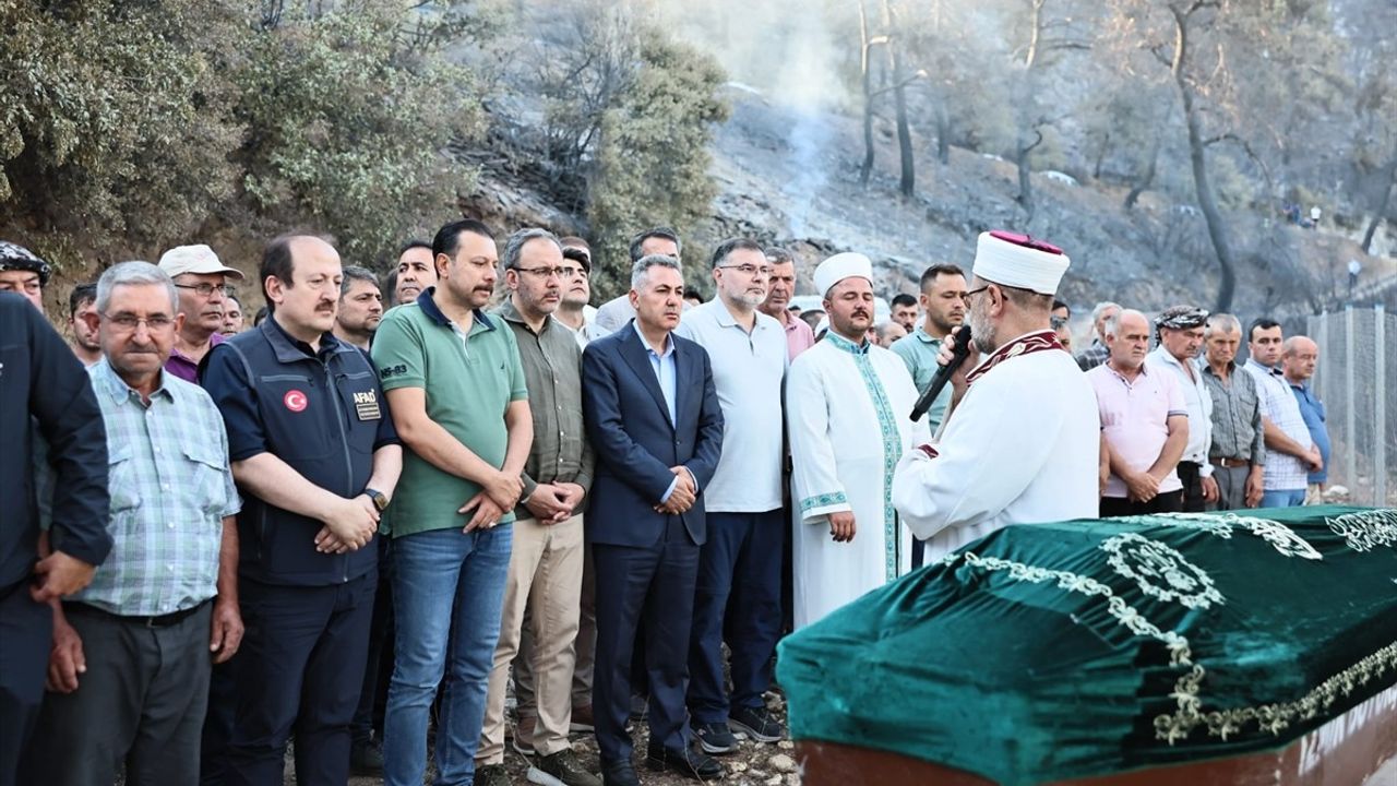 Ödemiş'teki Orman Yangınında Hayatını Kaybeden İbrahim Erkan Toprağa Verildi