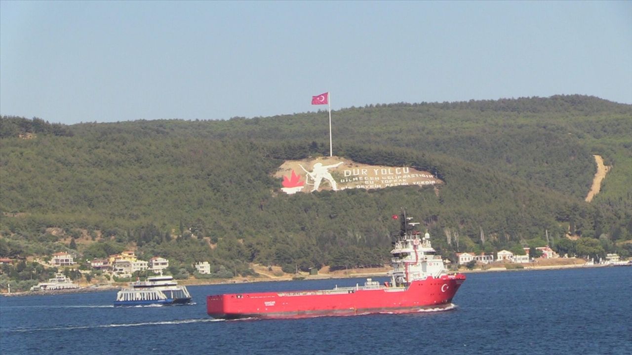 Oruç Reis Sismik Araştırma Gemisi, Çanakkale Boğazı'ndan Geçiş Yaptı