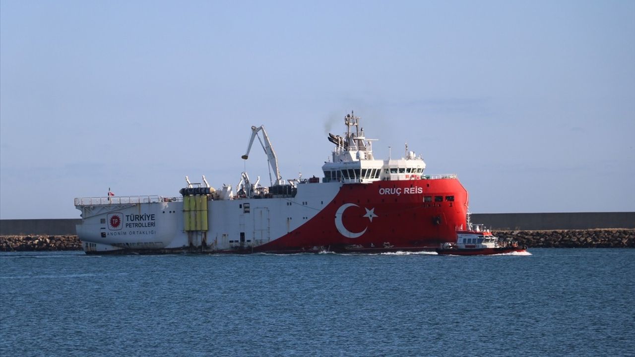 Oruç Reis Sismik Araştırma Gemisi, Filyos Limanı'na Demirledi