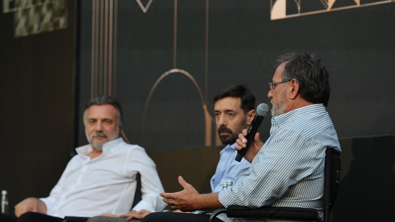 Osman Sınav'ın Anıldığı 12 Punto Etkinliği "Uzun Hikaye" ile Gerçekleşti