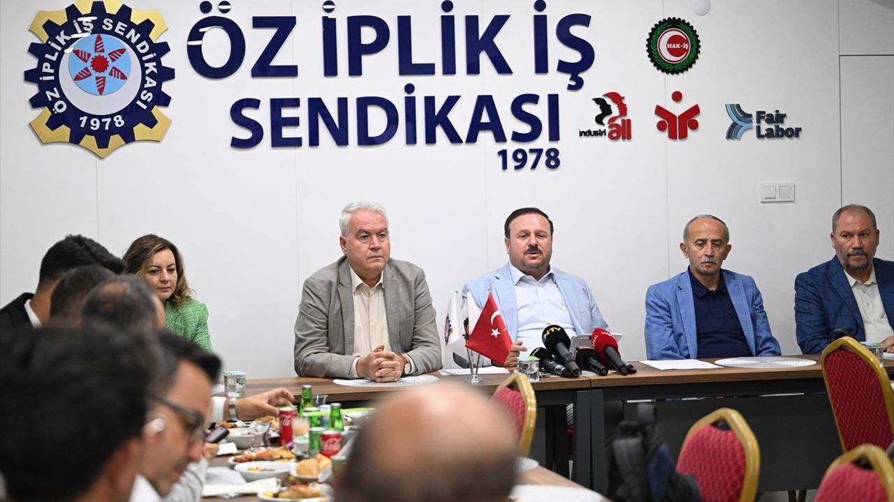 Öz İplik İş Sendikası Genel Başkanı Rafi Ay, Tekstil Sektörünün Dönüşüm İhtiyacını Vurguladı