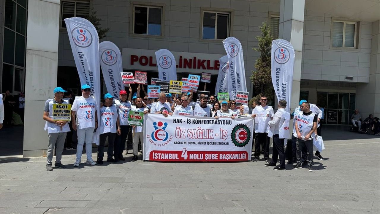 Öz Sağlık-İş Sendikası Üyeleri İstanbul'da Eylem Gerçekleştirdi