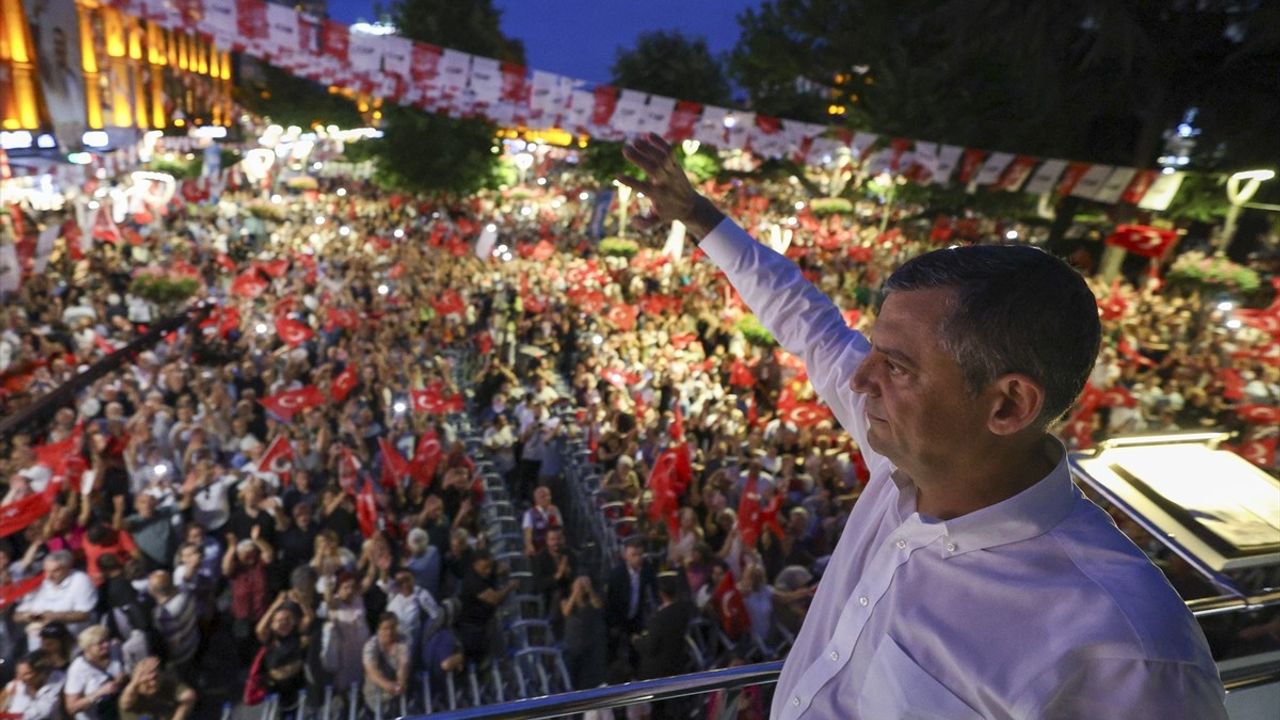 Özgür Özel Trabzon'daki Mitingde Demokratik Kapsayıcılığı Vurguladı