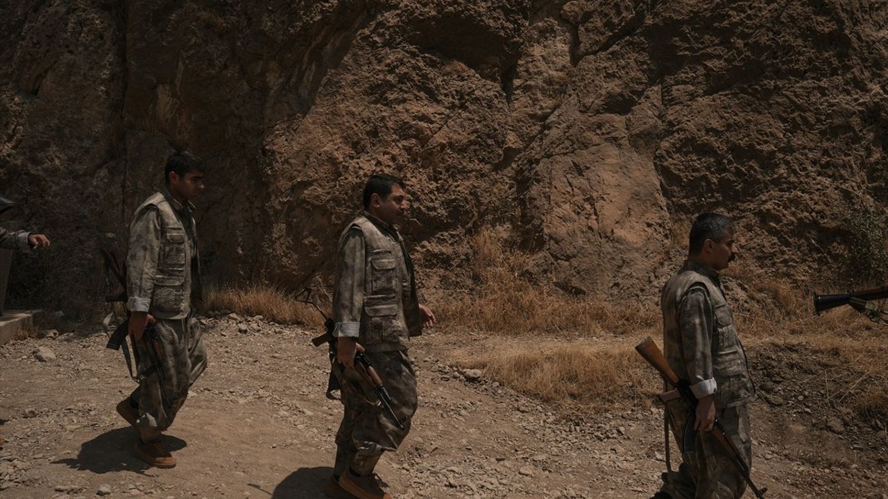 PKK Grubu Irak’ın Süleymaniye Kentinde Silahlarını İmha Etti