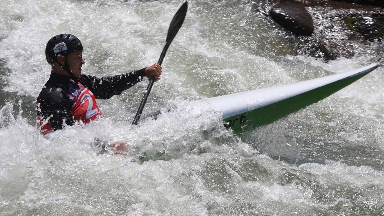 Rize'de Akarsu Kano Slalom ve Kayak Cross Türkiye Şampiyonası Gerçekleştirildi