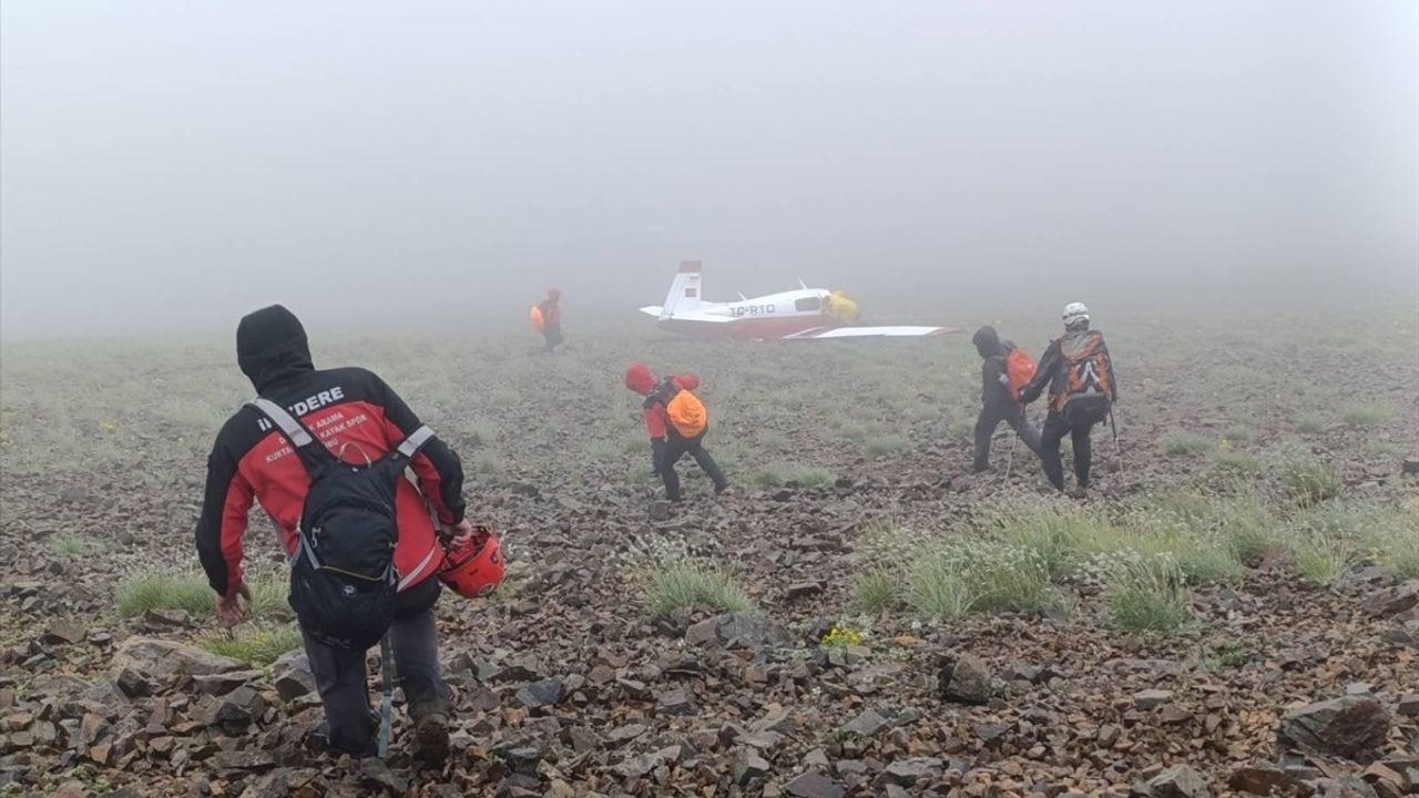 Rize'de Düşen Uçağın Enkazına Ulaşıldı: Pilot Hayatını Kaybetti