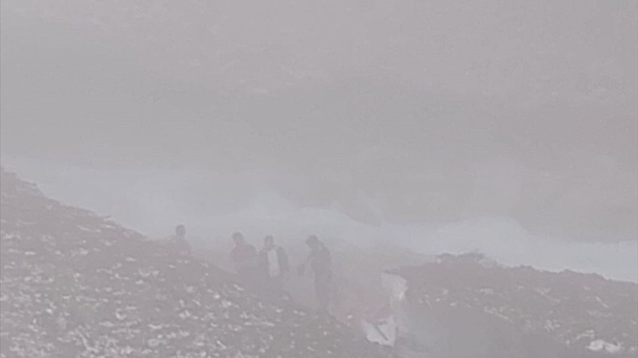 Rize'nin Çamlıhemşin İlçesinde Kar Kütlesi Altında Kalan Kadın Hayatını Kaybetti